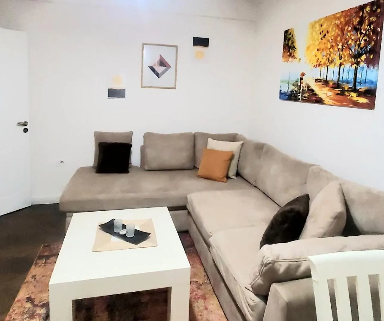 Tulips Central - Entire Apartment Tirana