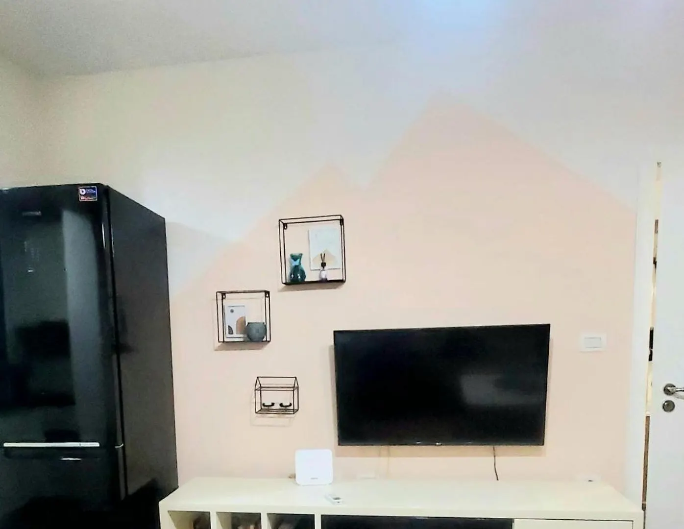 Tulips Central - Entire Apartment Tirana 0*,  Albania